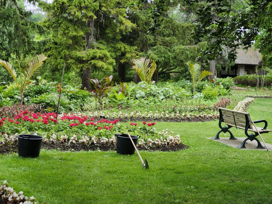 Massif fleuri et pelouse entretenue